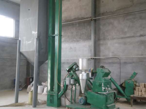 曲塊粉碎（suì）機