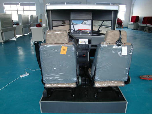 汽車駕駛培（péi）訓模擬器